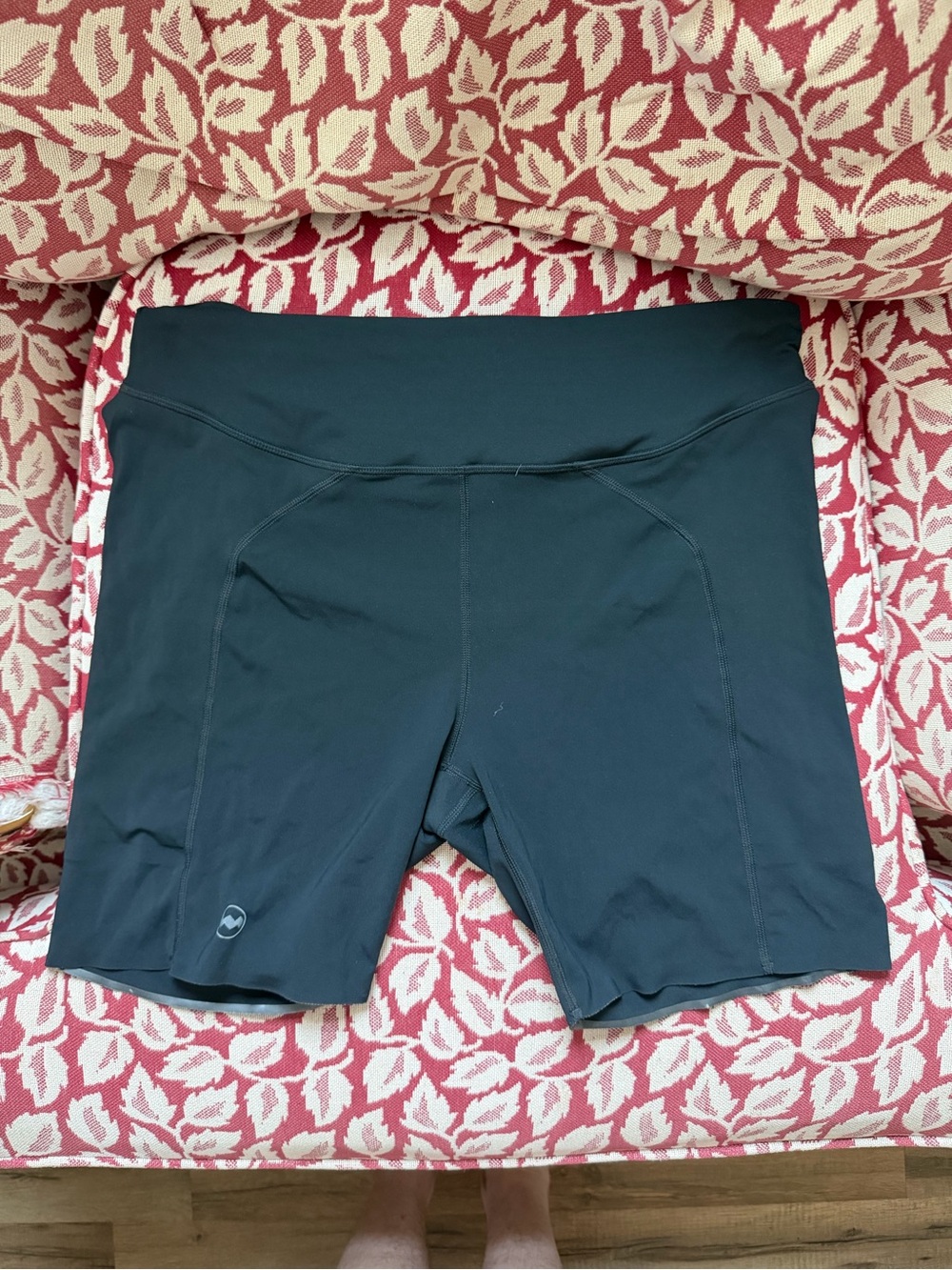 Janji - women’s size XL - 7 inch inseam pace shorts - black